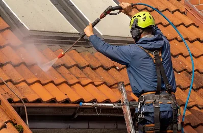 Démoussage et hydrofuge de toiture à Écouen
